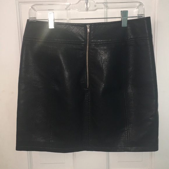 Free People Black Faux Leather Skirt *SUPER CUTE* - Picture 2 of 4